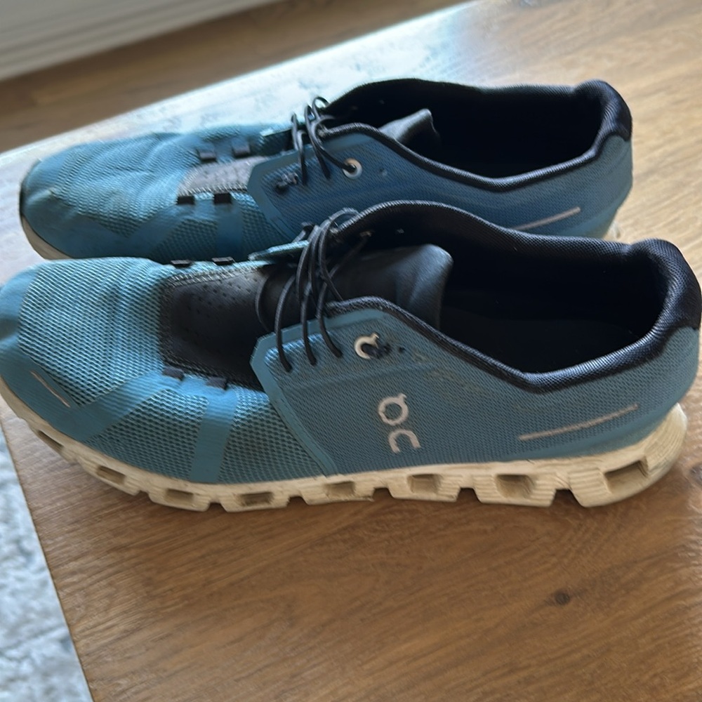 Men’s on cloud US 11.5 M